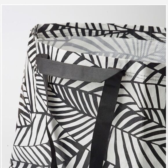 New Oversized Double-handle Black & White Tote - Picture 4 of 10